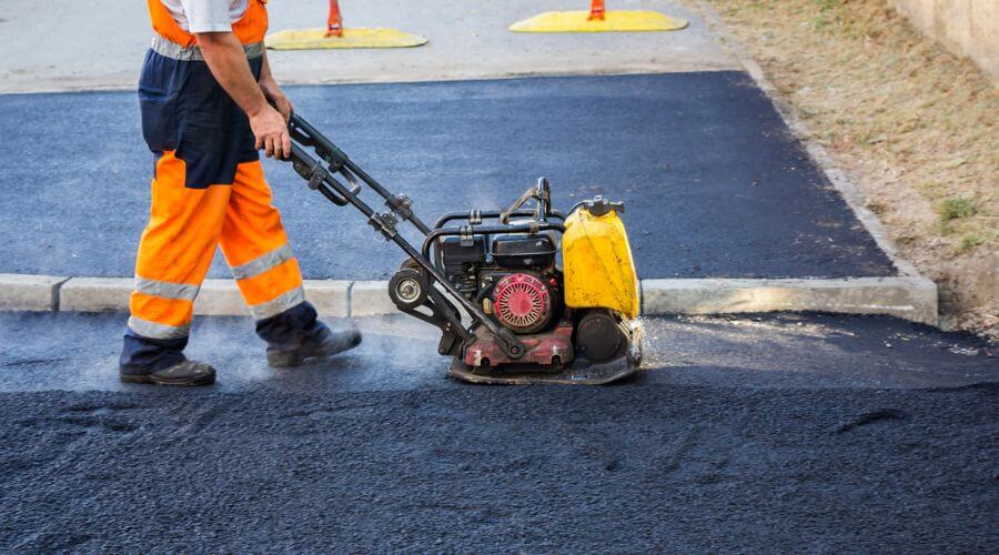 Professional gutter cleaning in Claude, TX